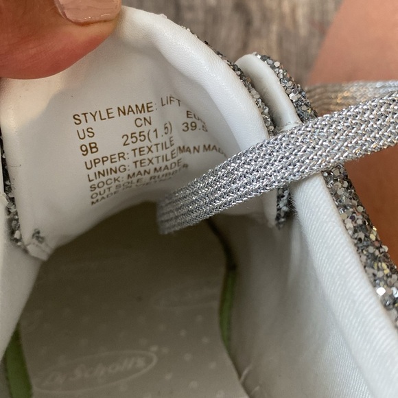 Kate Spade New York
Glitter Colorblock Pattern Sneakers
Women's Size:9 - Picture 6 of 7